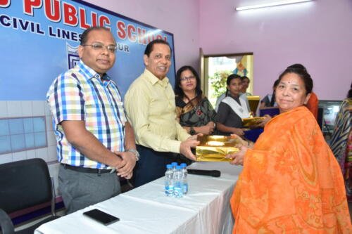 Felicitation of Supporting Staff